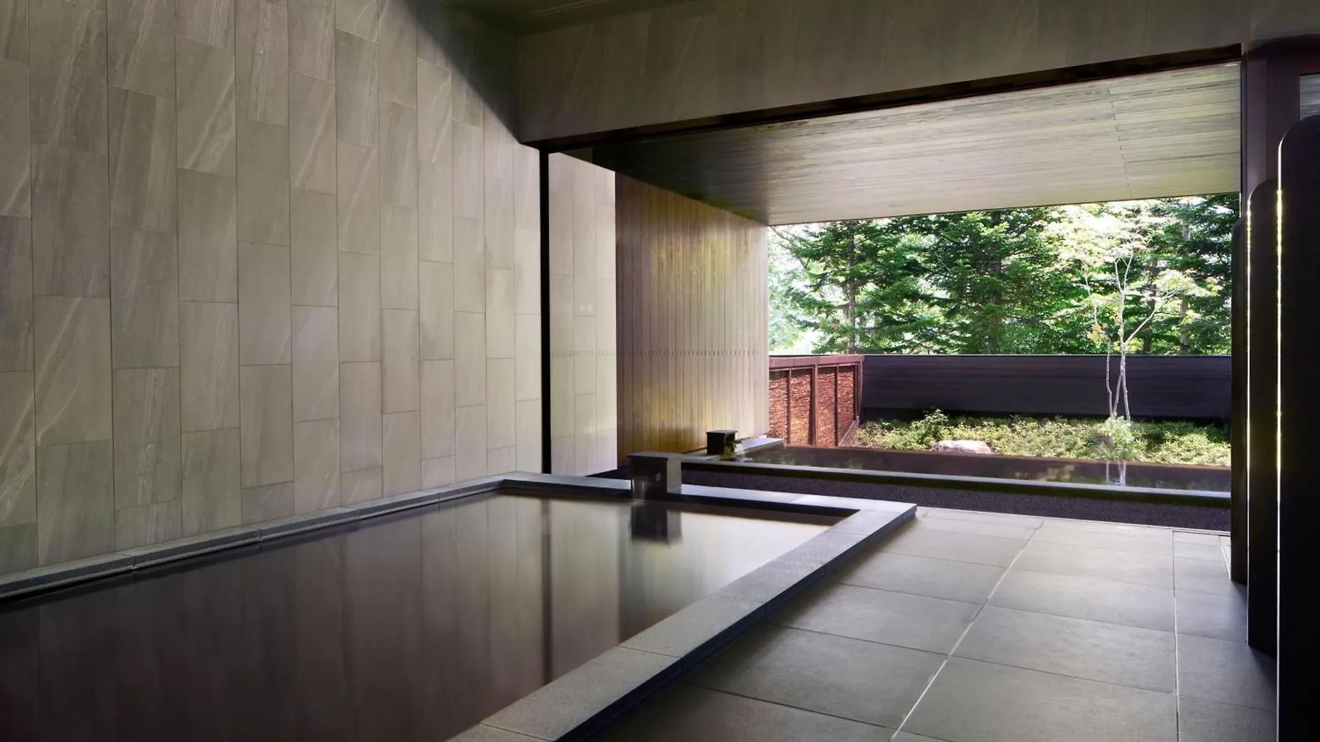 Higashiyama Niseko Village, A Ritz-Carlton Reserve 5*,