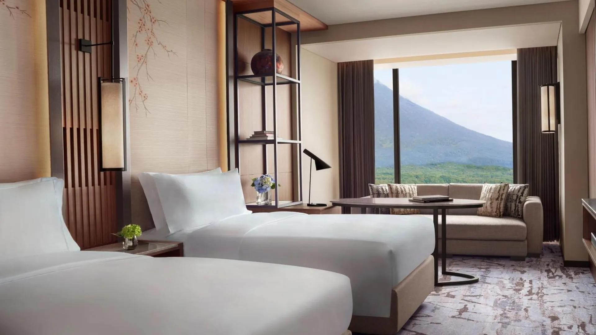 Hotel Higashiyama Niseko Village, A Ritz-Carlton Reserve