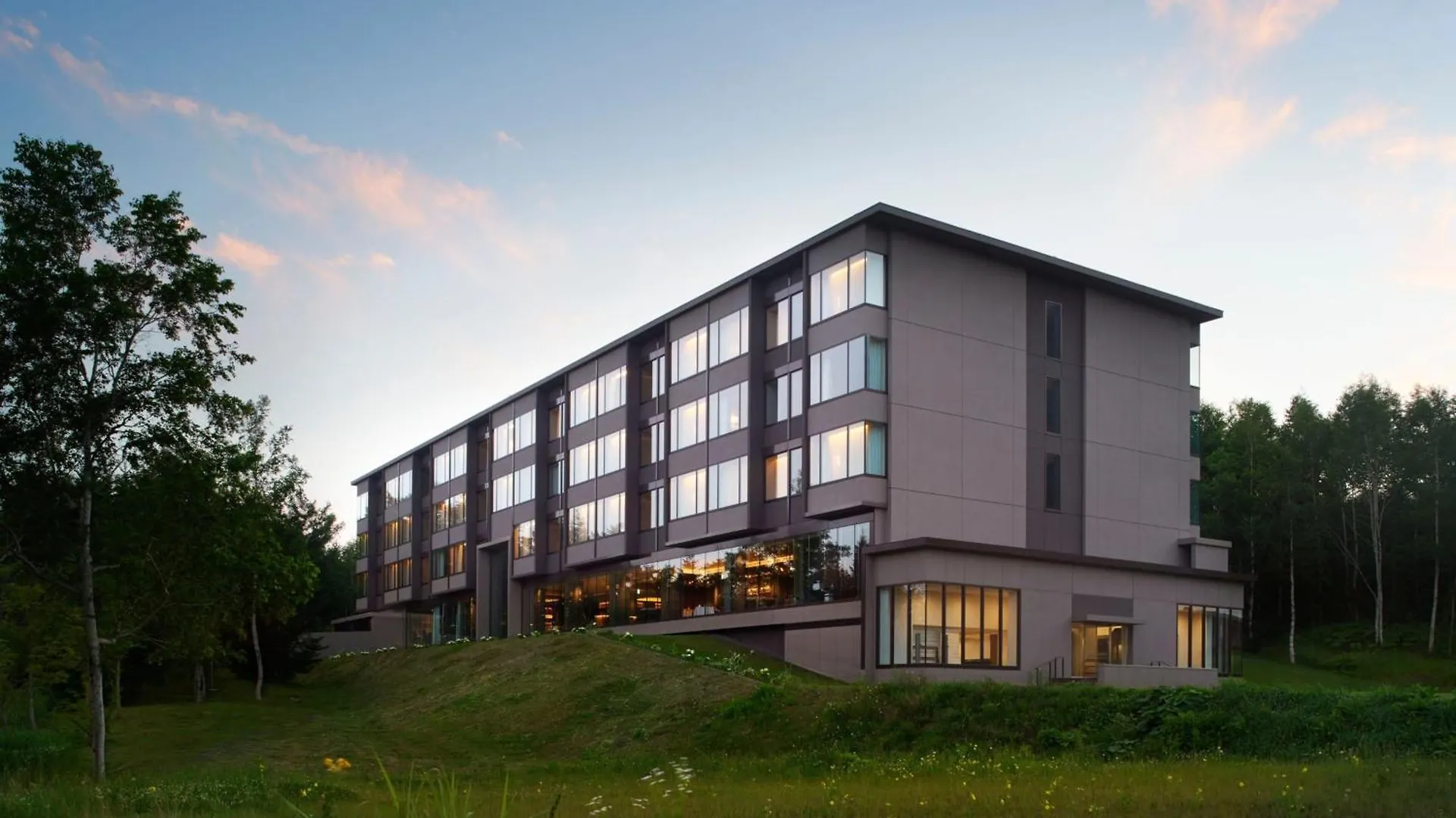 ***** Hotel Higashiyama Niseko Village, A Ritz-Carlton Reserve Japan